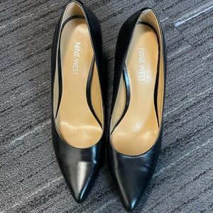Nine West black leather garisono size 6 pump heels like new! Worn a few times!